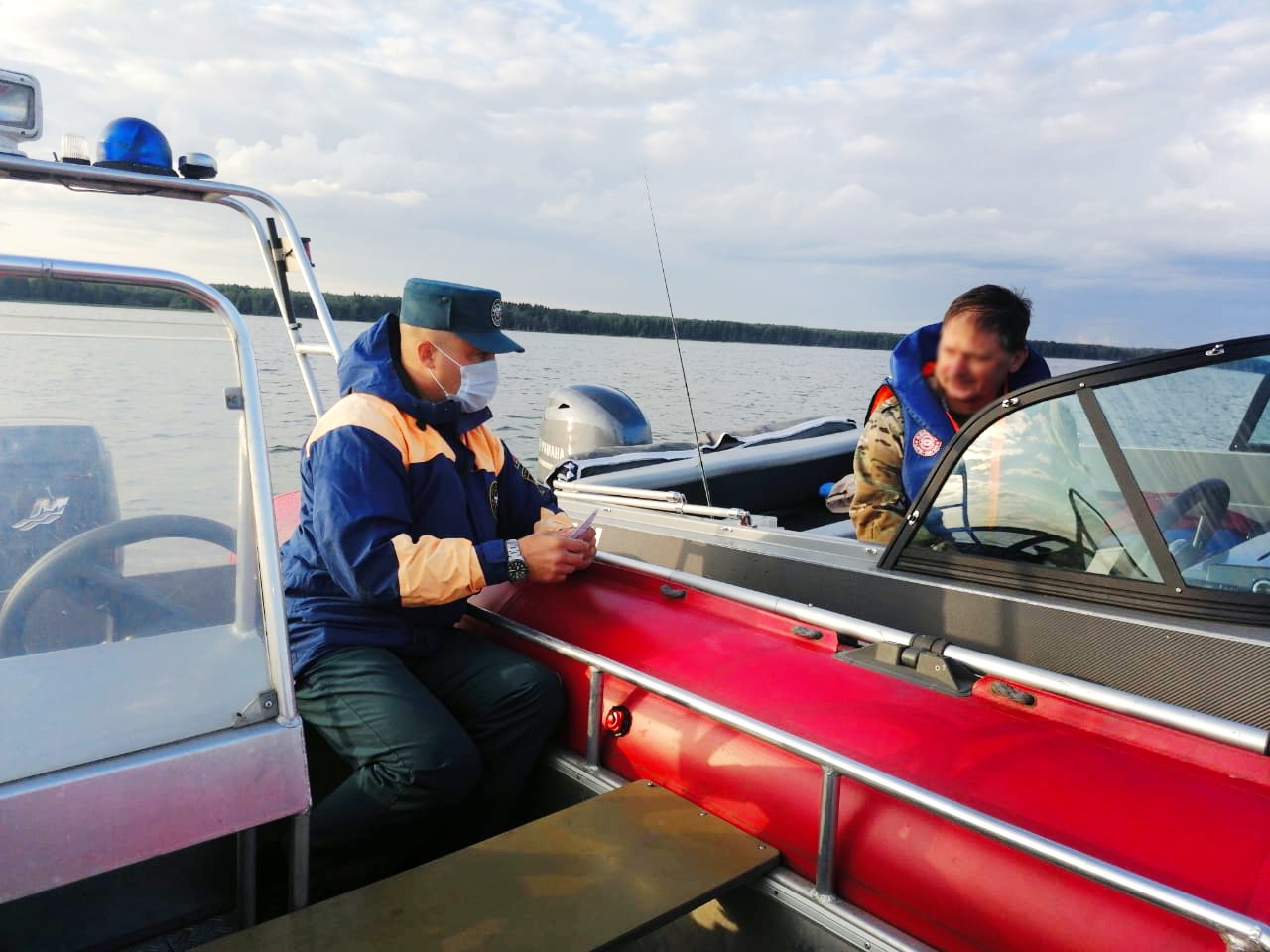 Спасатели проведут рейды на водоемах в восьми районах Смоленской области