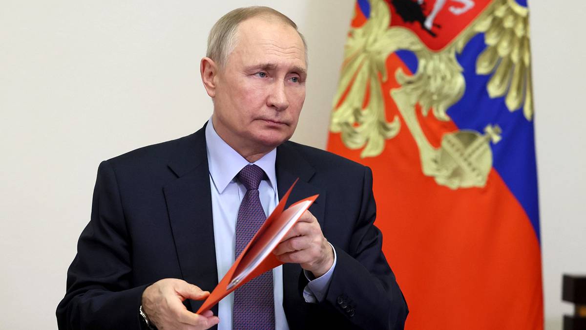 Путин отправил Островского в отставку